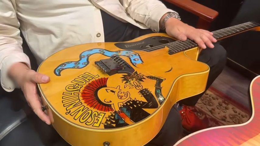 くっきー！43万円の“激渋”ギターを購入の画像