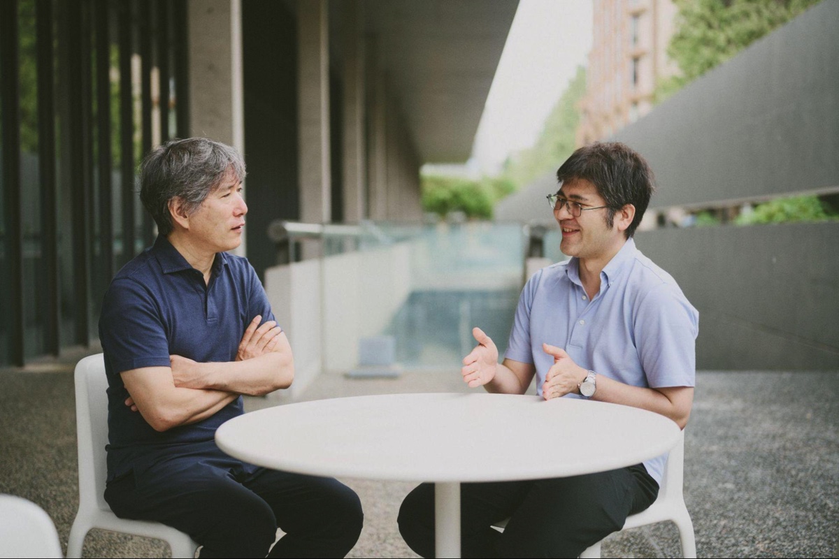 KDDI株式会社 事業創造本部 Web3推進部 エキスパート 川本大功氏、東京大学 先端科学技術研究センター 教授 小泉秀樹氏（撮影＝林直幸）