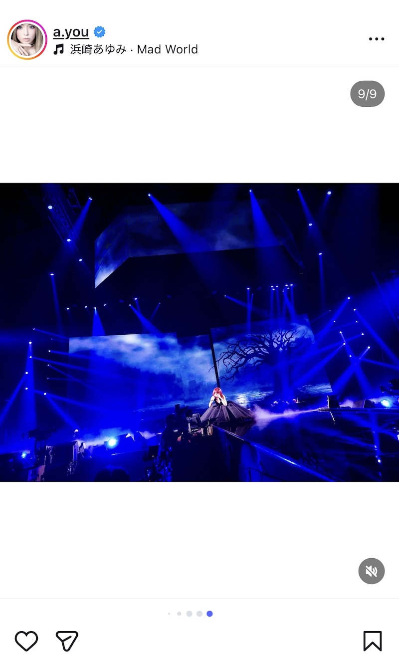 浜崎あゆみ、赤髪ボブ＆黒ドレスのオフショの画像