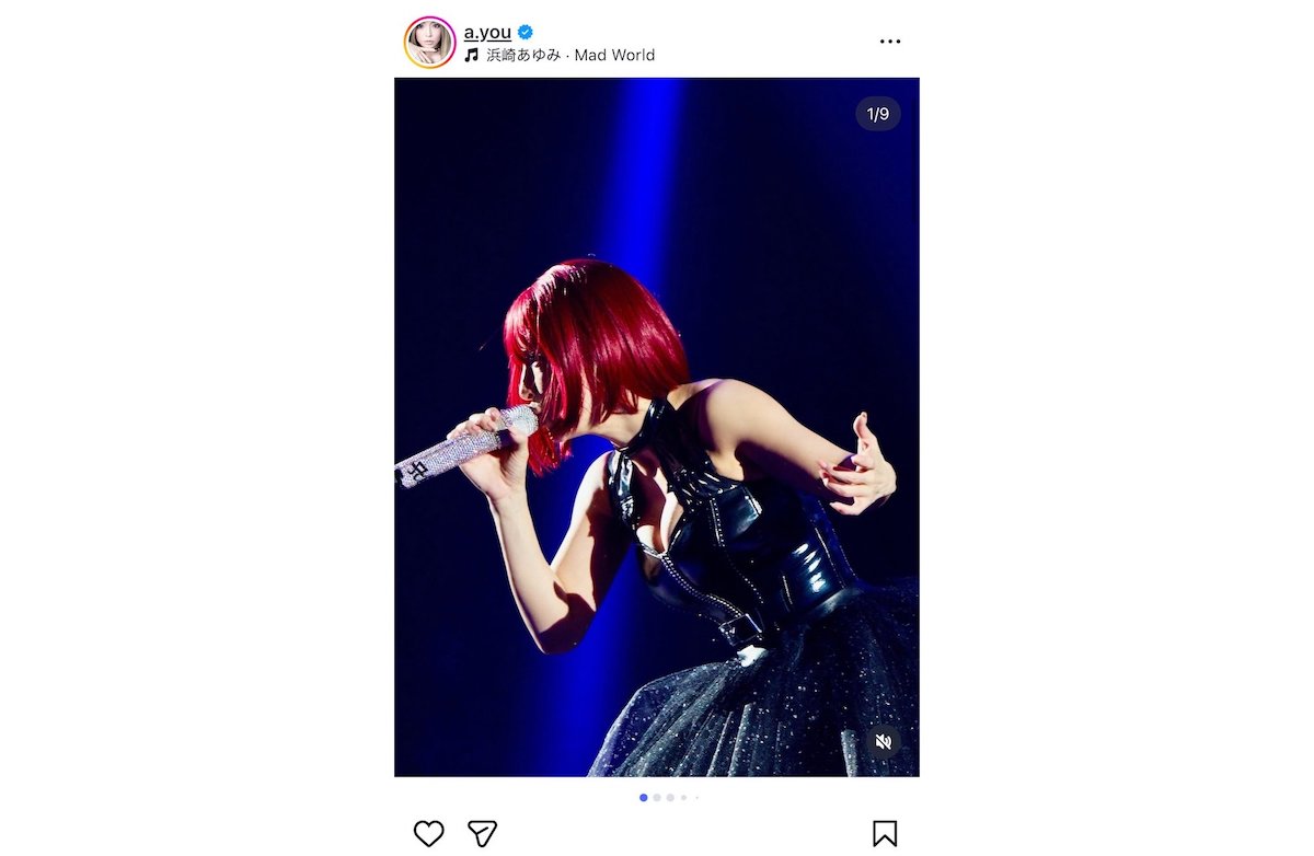 浜崎あゆみ、赤髪ボブ＆黒ドレスのオフショの画像