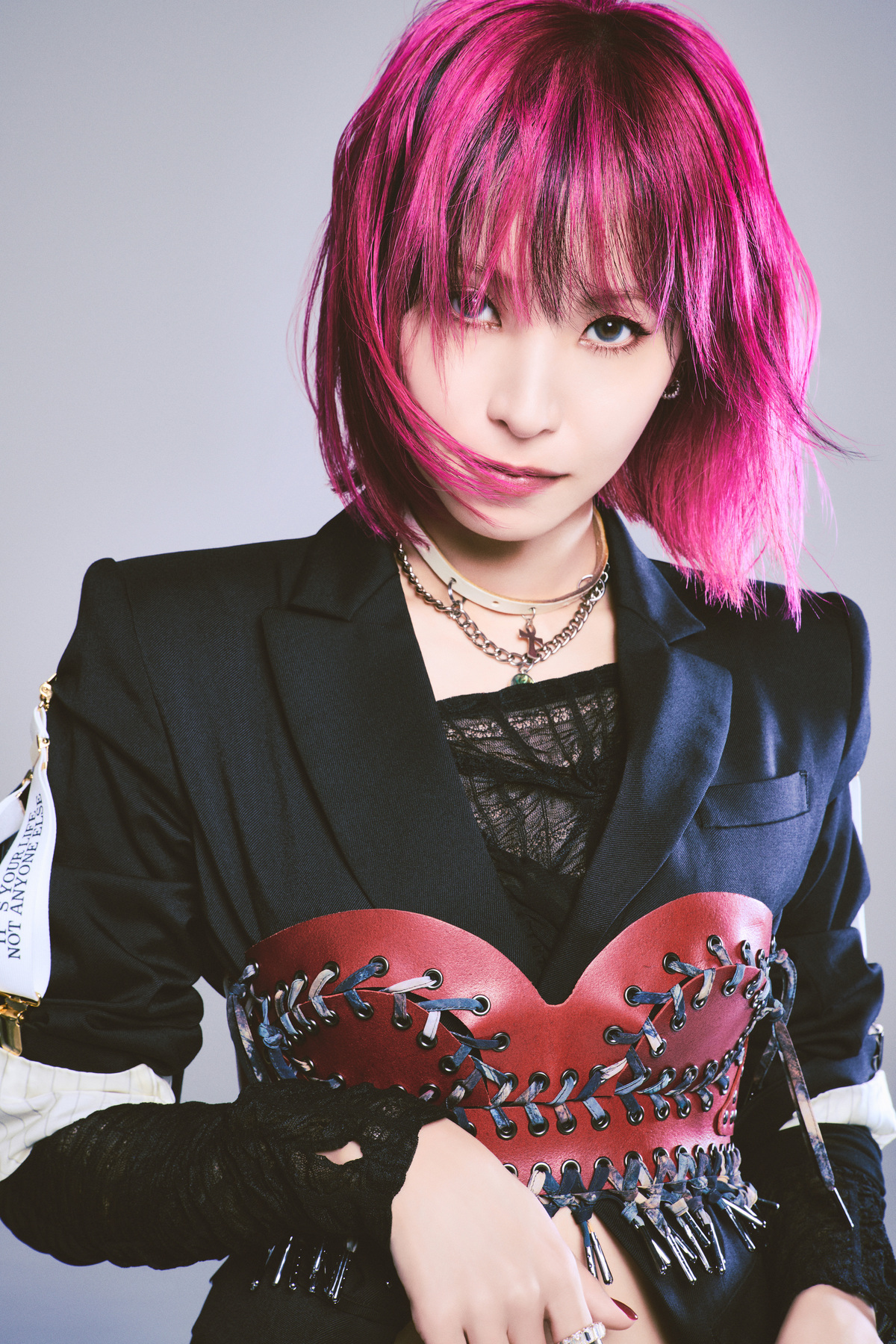 LiSA、デビュー15周年記念カレンダー発売