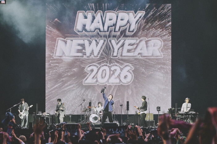 ポルノグラフィティ「あなた方はわしらの力です」――未来へと上げた革命の狼煙　歴史をたどるカウントダウン公演