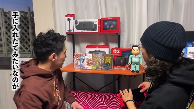 仲良くゲームを楽しむ柄本兄弟