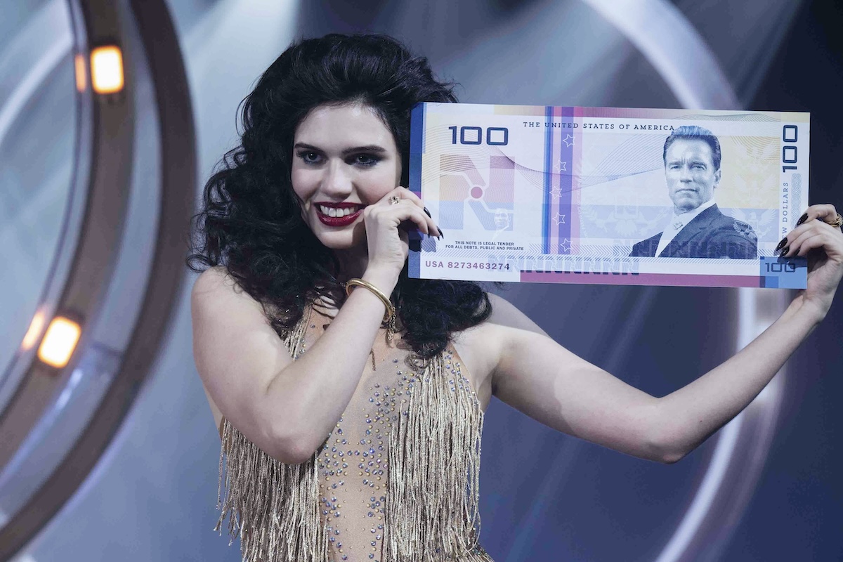 シュワルツェネッガーとグレン・パウエル対面