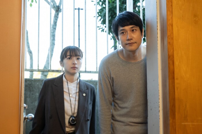 松山ケンイチ×鳴海唯の絶妙なかけ合い　『テミスの不確かな法廷』が問う“正義”の判断