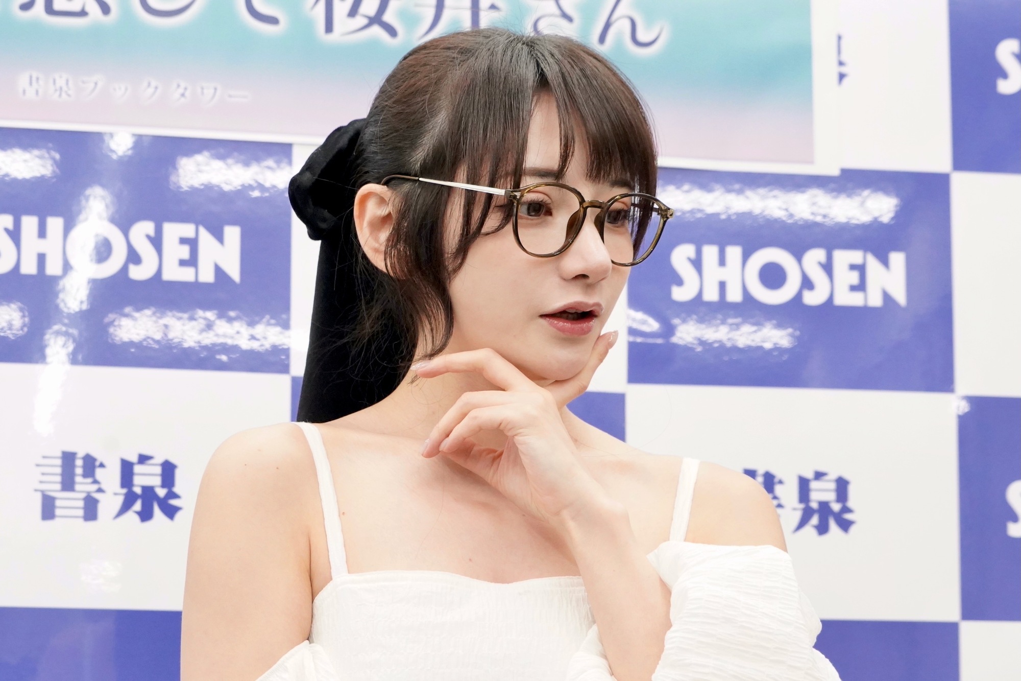 尊みを感じて桜井、初の写真集の手応え語るの画像