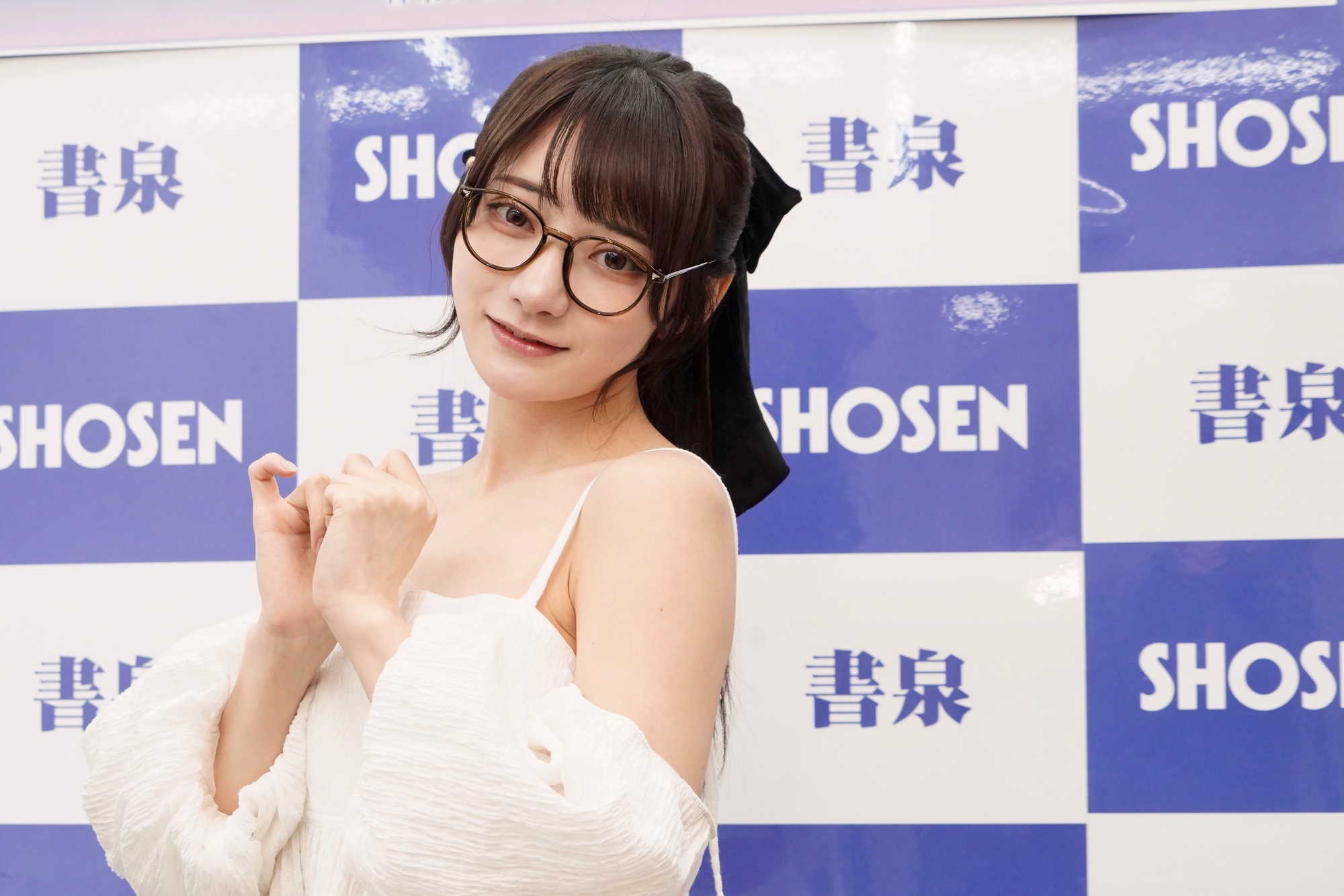 尊みを感じて桜井、初の写真集の手応え語るの画像