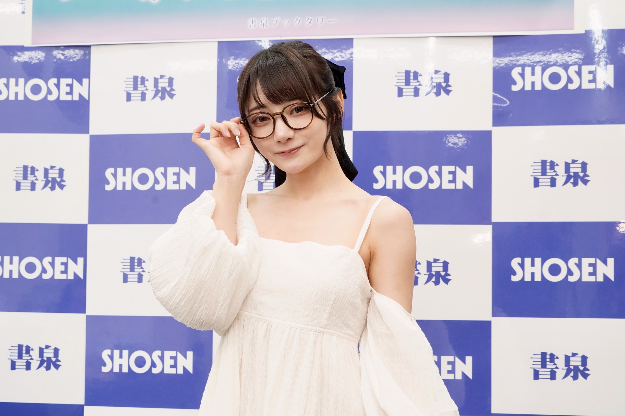 尊みを感じて桜井、初の写真集の手応え語るの画像