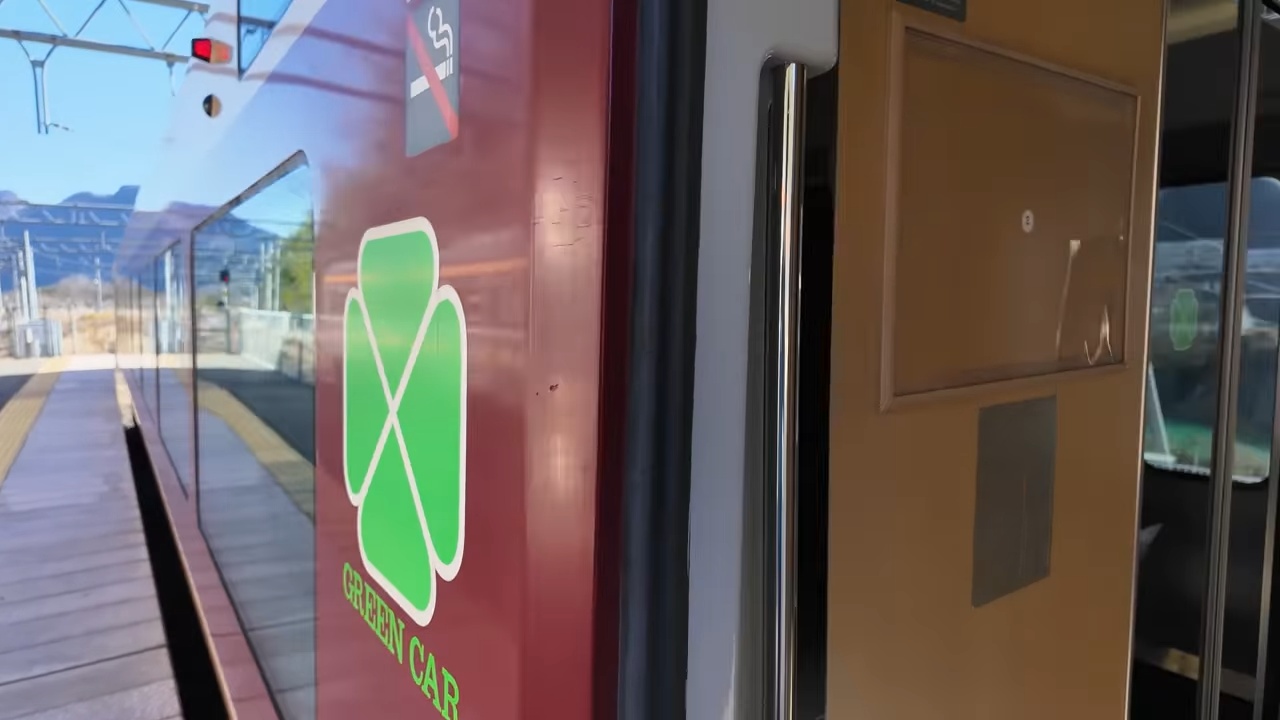 スーツ、特急草津の豪華グリーン車への画像