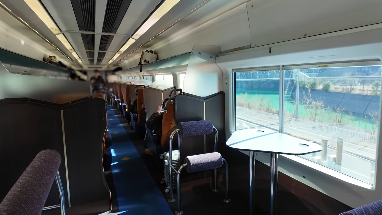 スーツ、特急草津の豪華グリーン車への画像