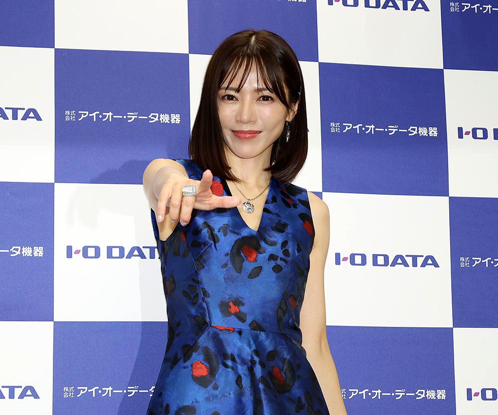 人気ドラマ「スカイハイ」の決め台詞とポーズも披露