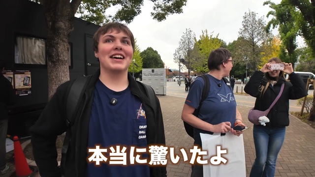 お台場のガンダムに驚愕する外国人YouTuber