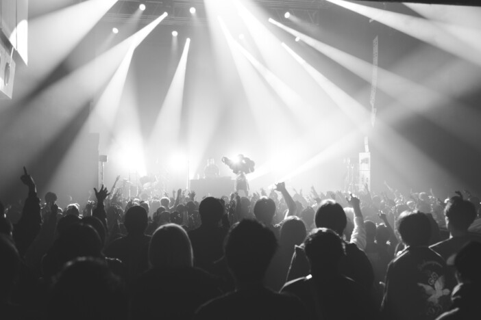 (sic)boyが『DOUKE』で見せる成熟と未来　圧倒的な熱量で今を届けた『DOUKE TOUR 2025』東京公演レポ