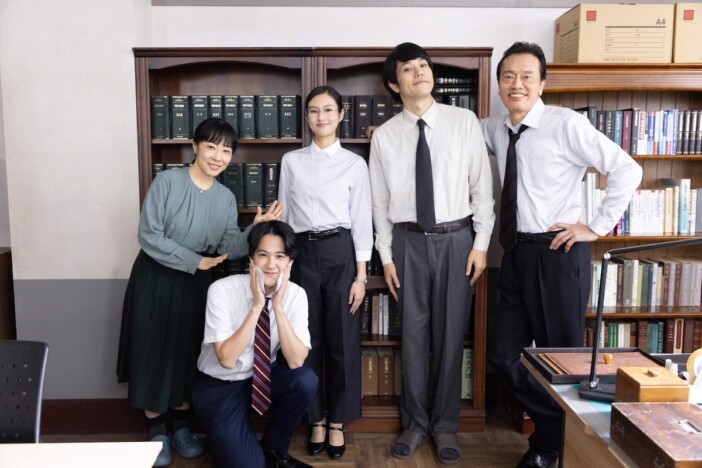 松山ケンイチ、『テミスの不確かな法廷』の反響に感謝　裁判官チームのオフショットも