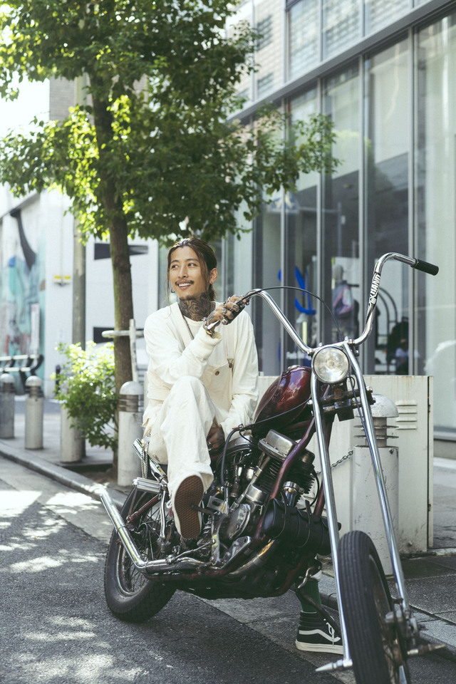 SNSで話題、森下直哉の写真集発売の画像