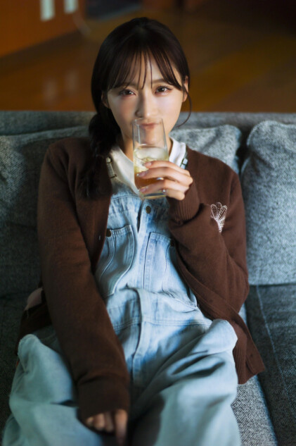 AKB48・小栗有以、2026年カレンダー発売