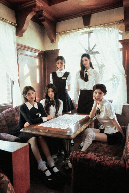 ILLIT、初のライブツアー開催