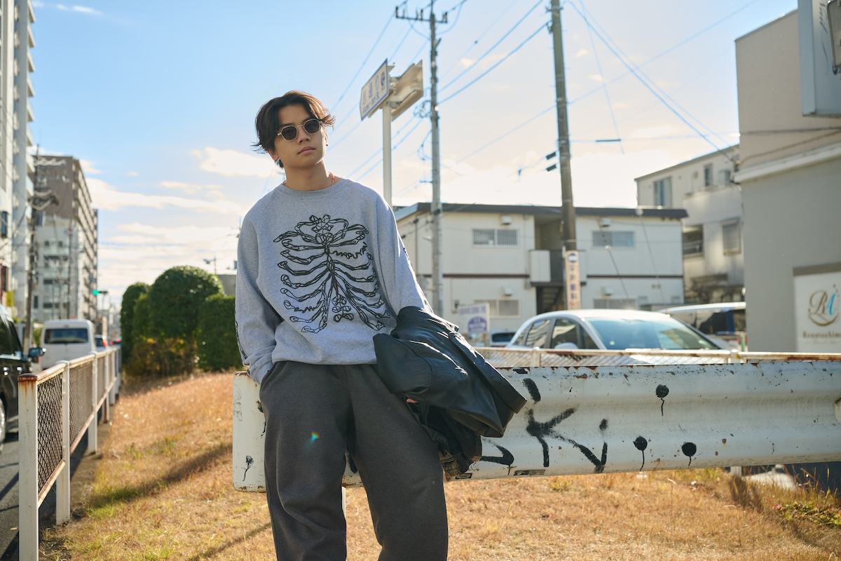 ヤングスキニー しおん（撮影＝はぎひさこ）