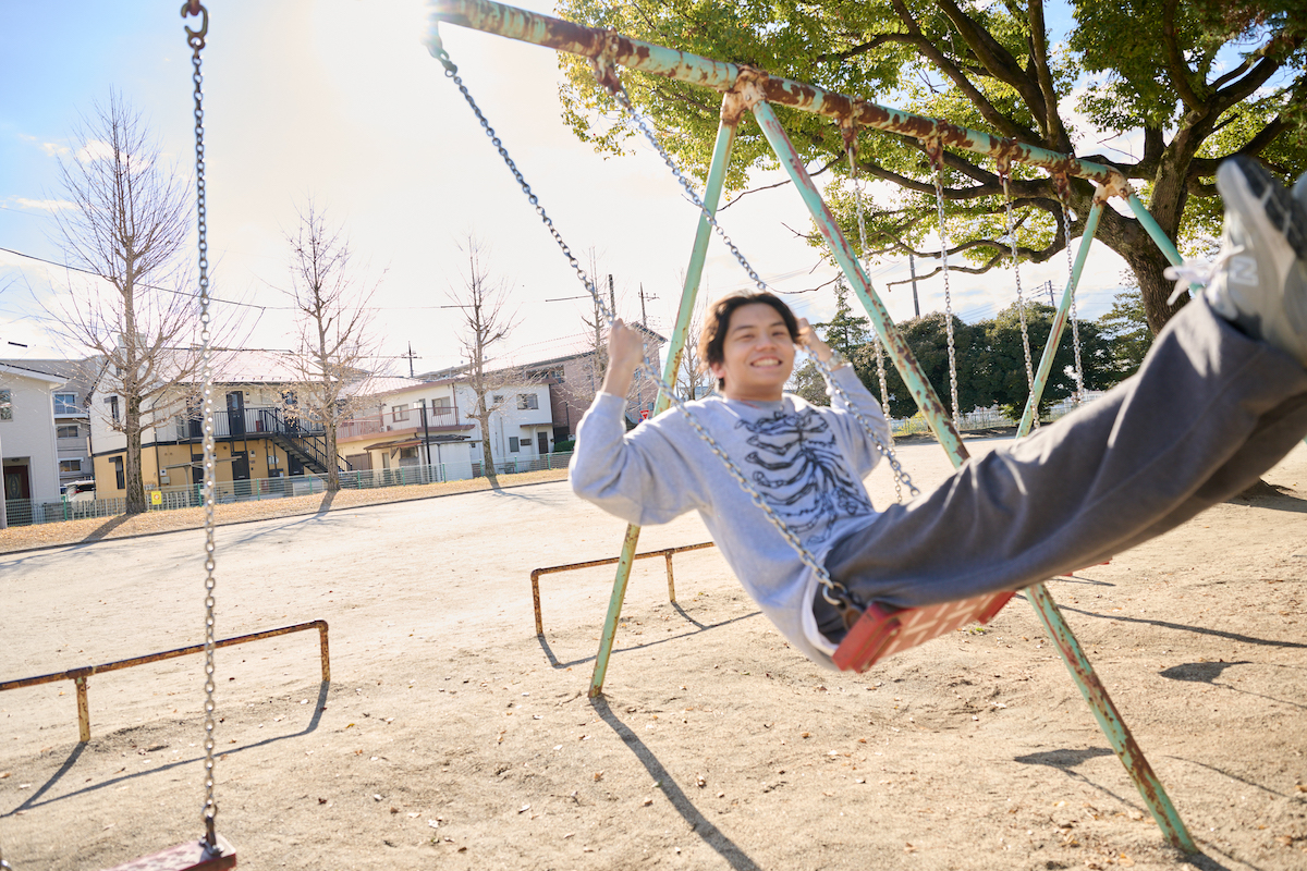 ヤングスキニー しおん（撮影＝はぎひさこ）