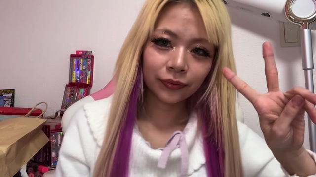 エルフ・荒川、すっぴん→派手メイクに変身の画像