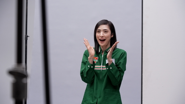 天海祐希 セブン-イレブン新CM『スイーツ総選挙　総集篇』メイキングより