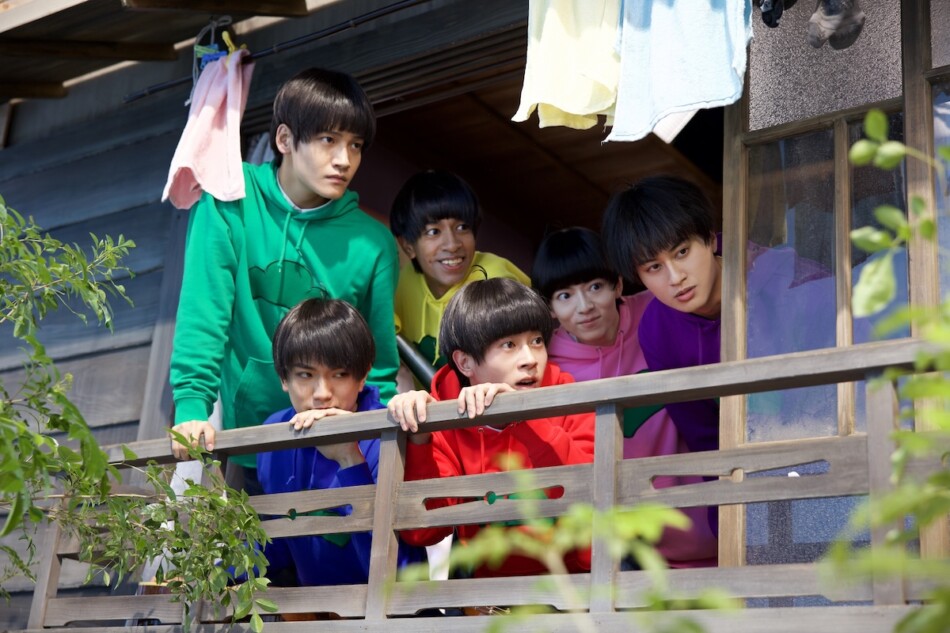 映画『おそ松さん』新公開日は6月12日 6つ子たちを捉えた新場面写真も