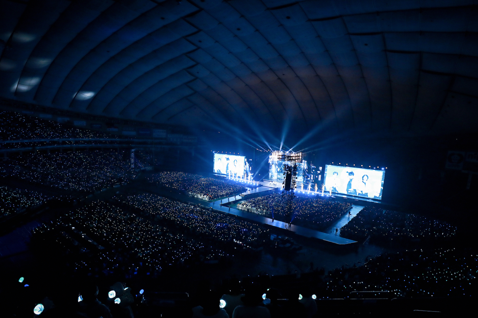 TOMORROW X TOGETHER (P)&(C) BIGHIT MUSIC