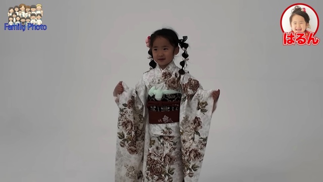 家族写真を撮影するうるしやま家