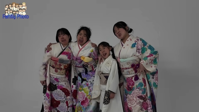 家族写真を撮影するうるしやま家