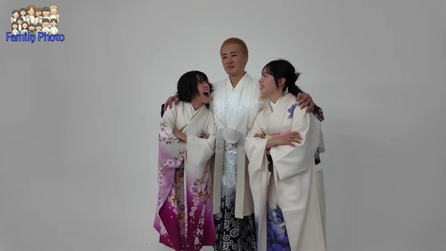 家族写真を撮影するうるしやま家