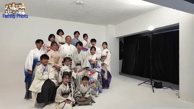 家族写真を撮影するうるしやま家