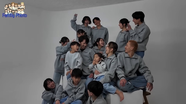 家族写真を撮影するうるしやま家