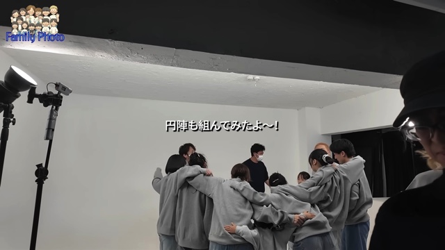 家族写真を撮影するうるしやま家