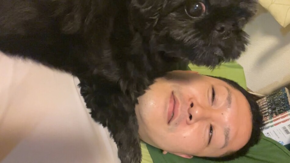 渡辺銀次、愛犬から懐かれすぎる姿を披露