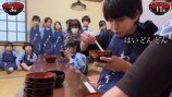 はじめしゃちょー、園児とわんこそば対決の画像