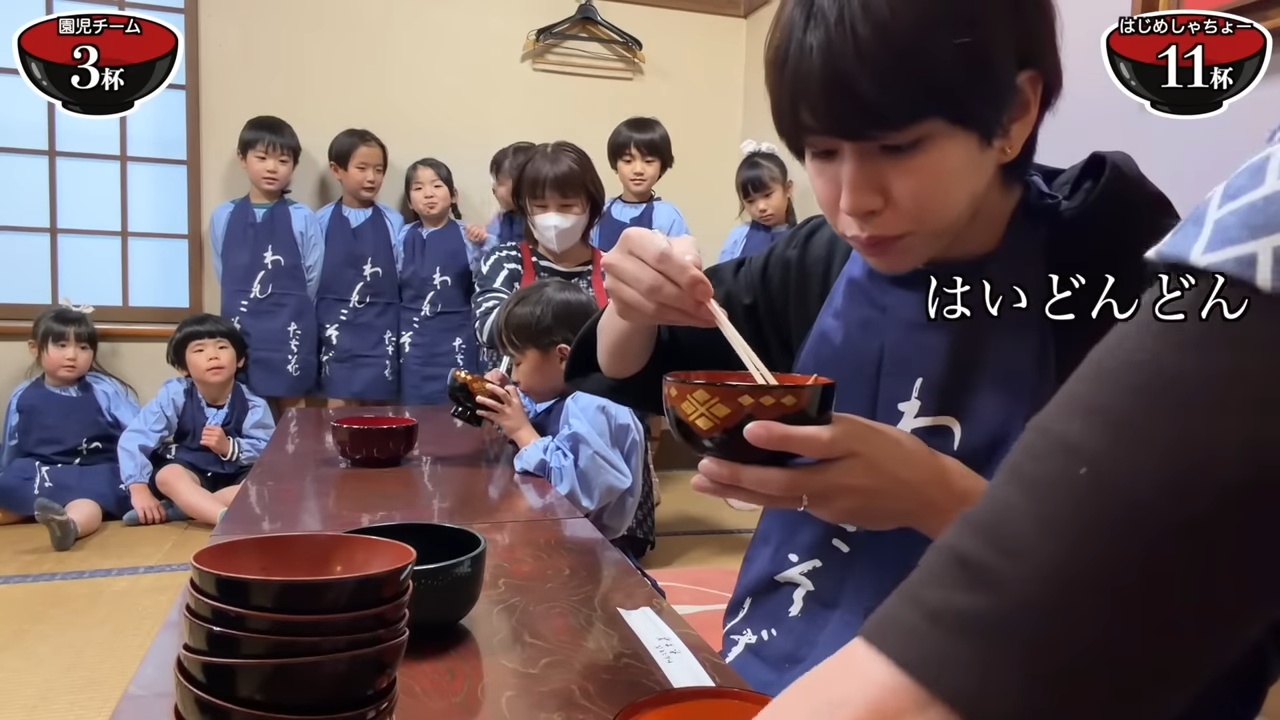 はじめしゃちょー、園児とわんこそば対決の画像