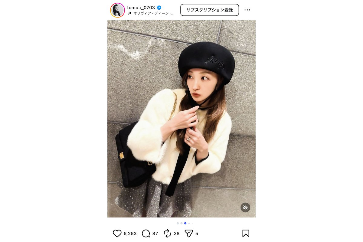 板野友美、ファーコート＆ミニスカコーデ