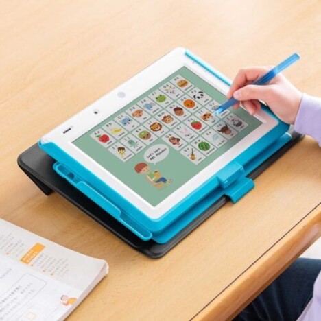 うっかり猫背対策にも　タブレットを使った作業のお供にサンワサプライより卓上傾斜台が登場