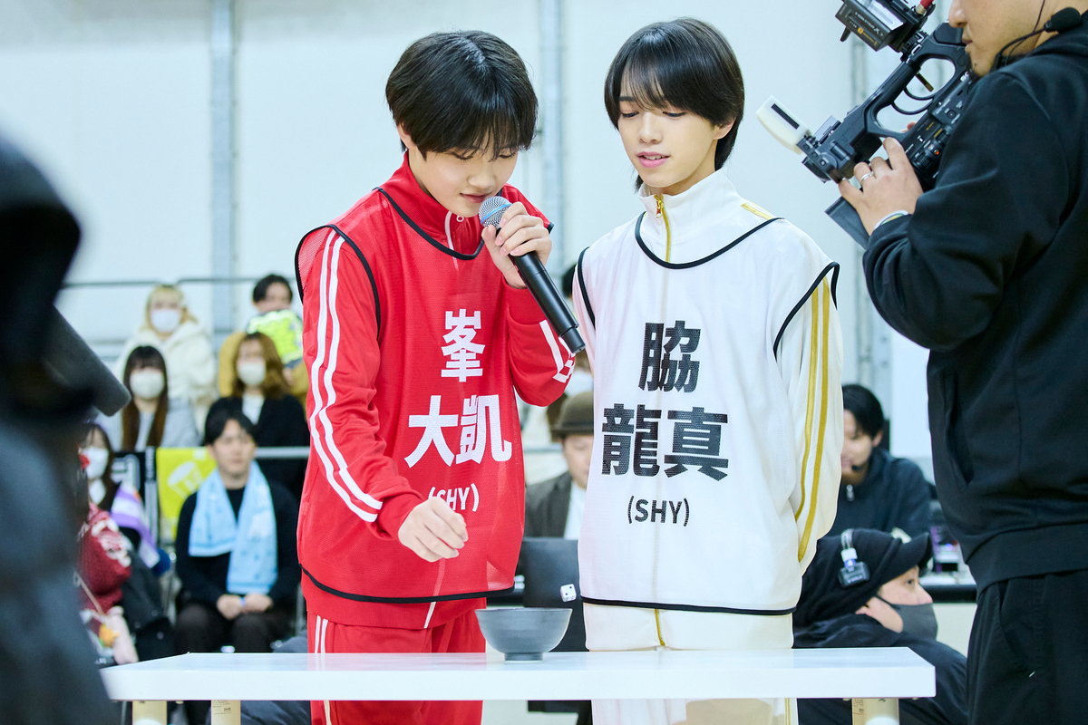 つば男メンバーが紅白対抗で真剣勝負! 観客を前にスター性でも競い合った『つば男 新春大運動会 2026』の画像1-4