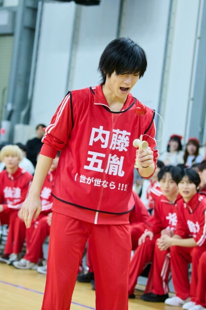 つば男メンバーが紅白対抗で真剣勝負! 観客を前にスター性でも競い合った『つば男 新春大運動会 2026』の画像1-5