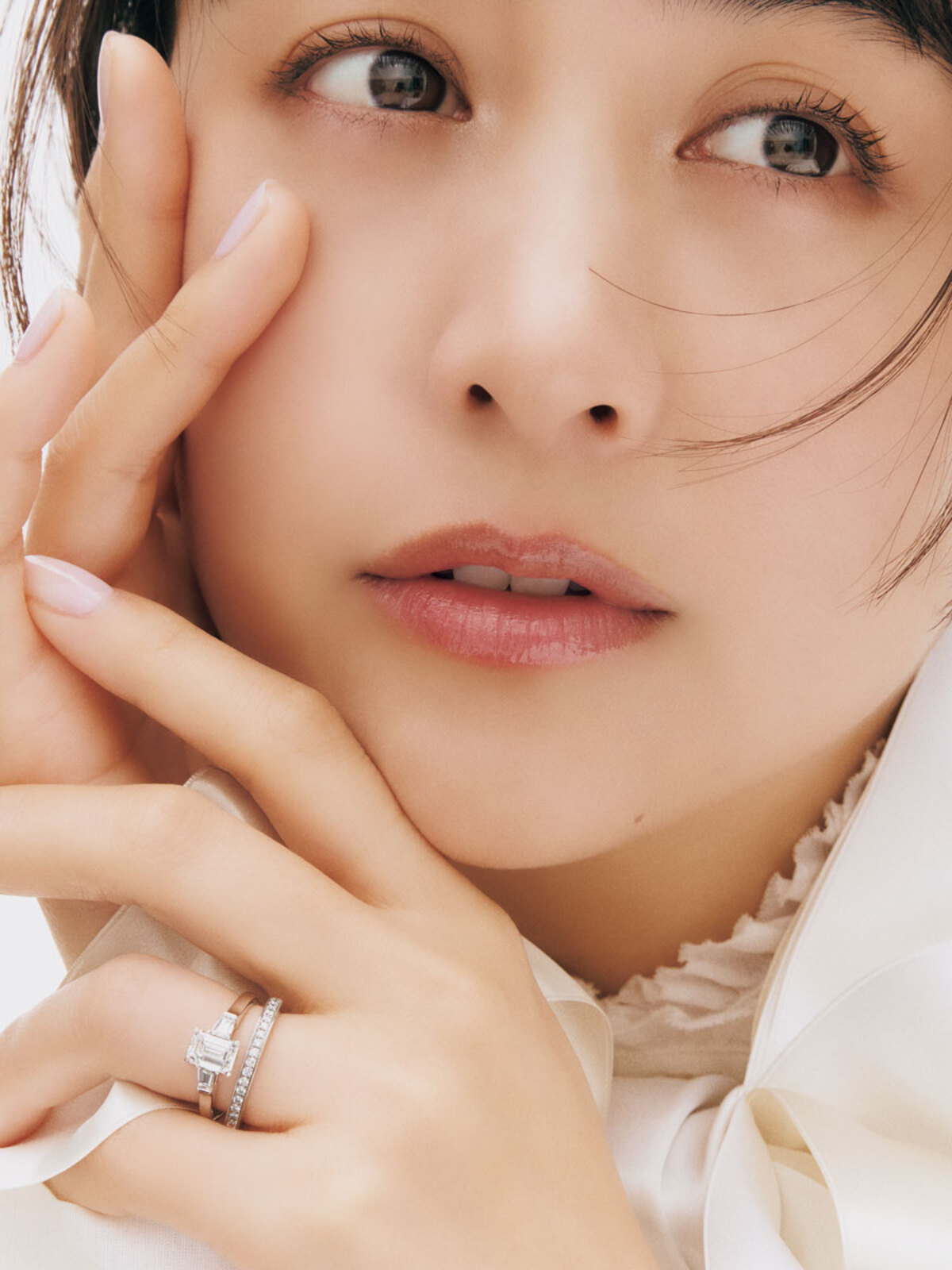 堀田茜が表紙を飾る『CLASSY.』3月号発売の画像