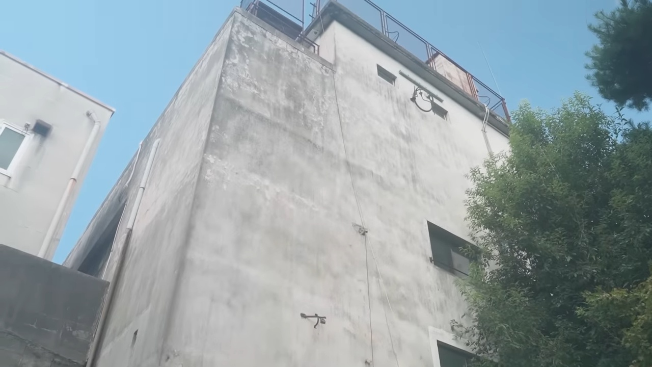 DIY系YouTuber、“廃墟ビル”をバーに改装の画像