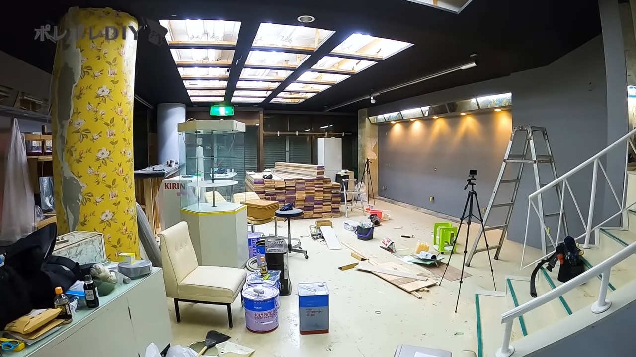 DIY系YouTuber、“廃墟ビル”をバーに改装の画像