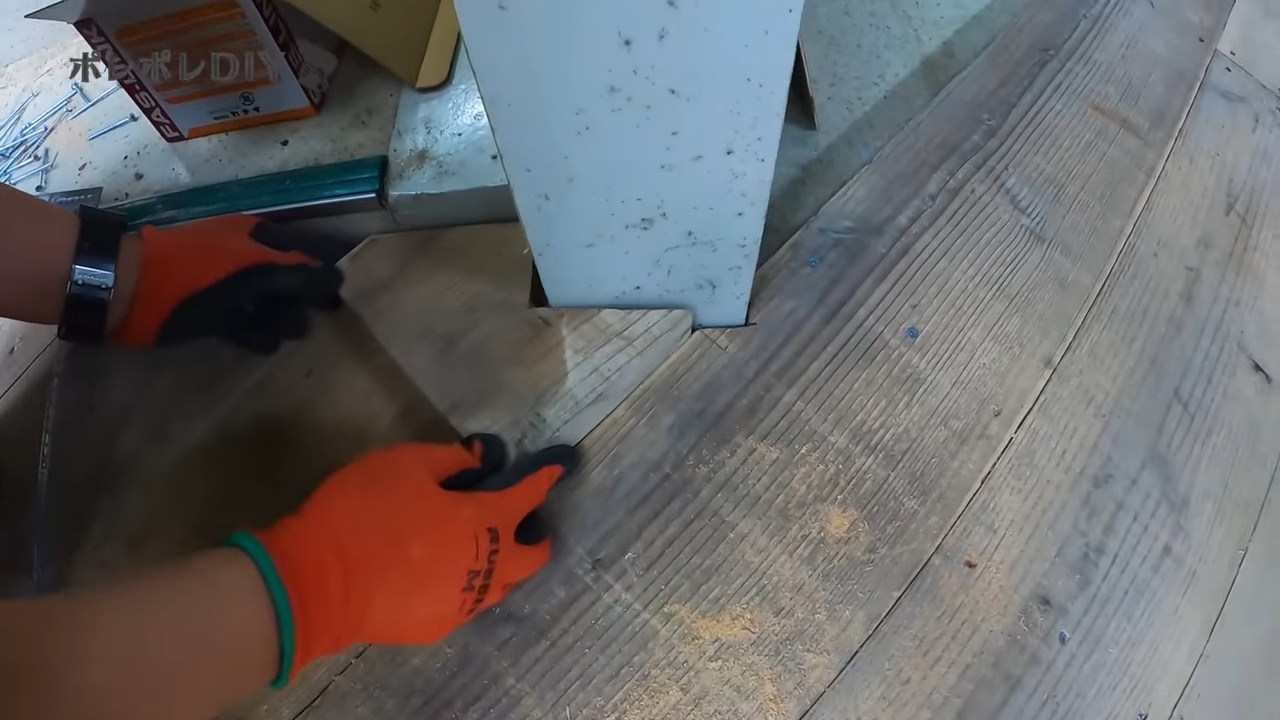 DIY系YouTuber、“廃墟ビル”をバーに改装の画像