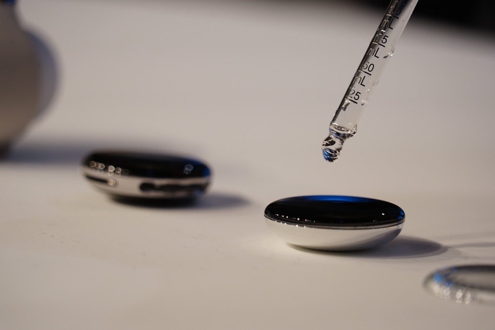 スマートウォッチに水を垂らす