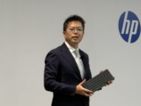 日本HP事業説明会で​​『EliteBoard G1a』を紹介した松浦徹氏