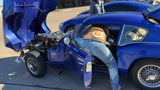 スティーブが紹介した軽自動車ミーティングの様子