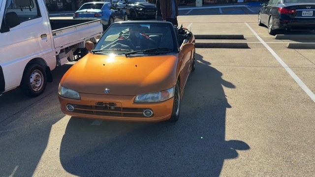 スティーブが紹介した軽自動車ミーティングの様子