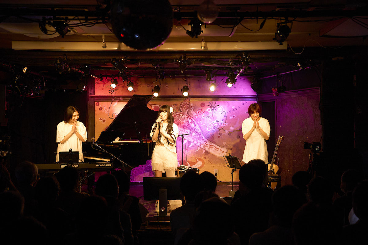 花耶（撮影＝つぼいひろこ）