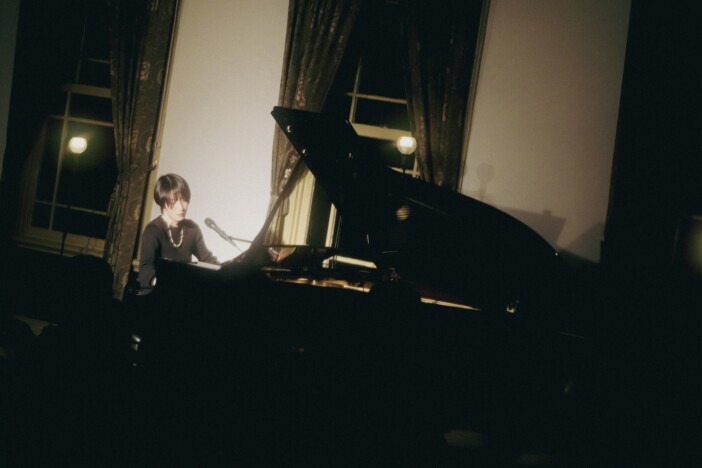 日食なつこ、文明開化の薫り残る場所で響かせた今の表現　年の瀬に締め括ったコンセプトツアー